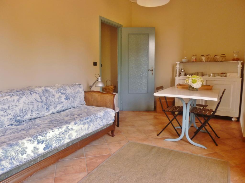 Tenuta Ajrale Vigone Δωμάτιο φωτογραφία